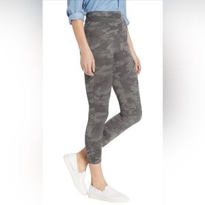 Spanx Look At Me Now HighWaisted Seamless Cropped Shaping Leggings.SageCamo.Sz M
